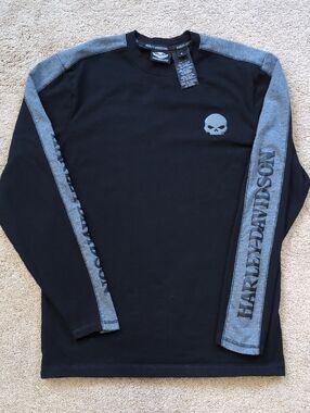 Harley-Davidson Black and Gray Long Sleeve Skull Sleeve Logo Tee